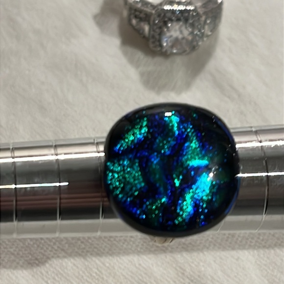 Elegant Blue and Green Women's Jewelry Ring - Picture 2 of 4